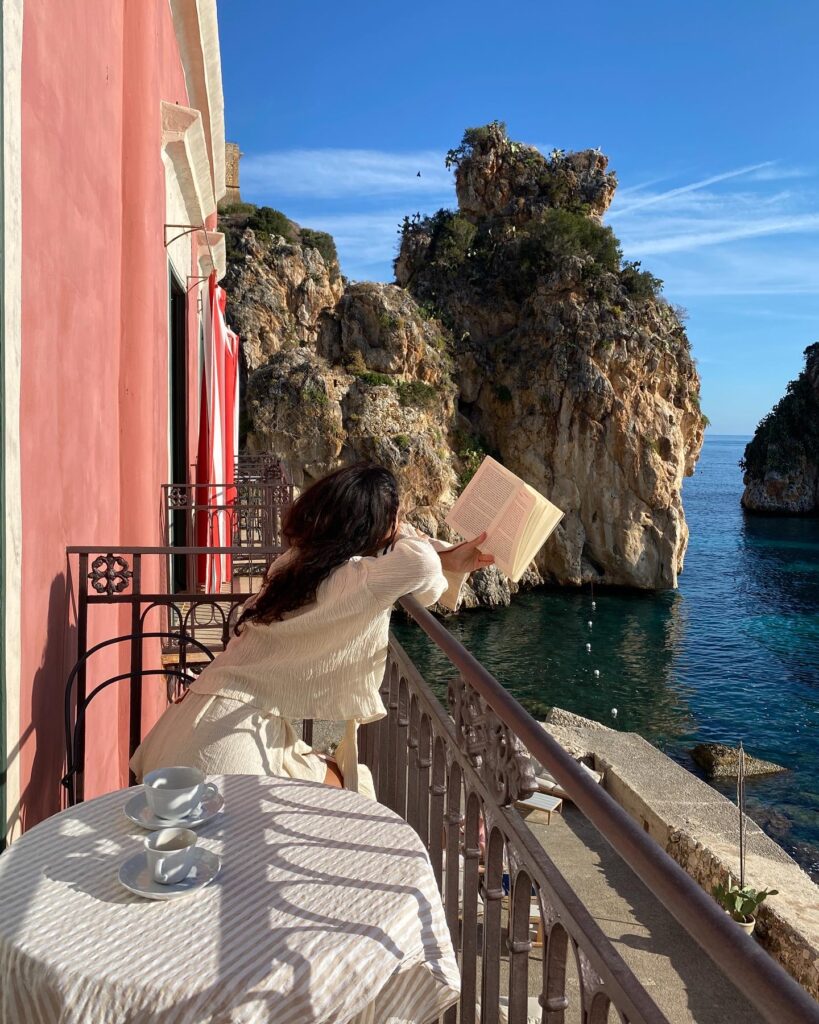mediterranean muse fulya cerik reading book